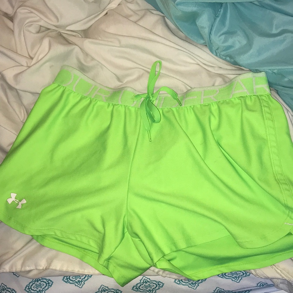 green loose fit under armour shorts